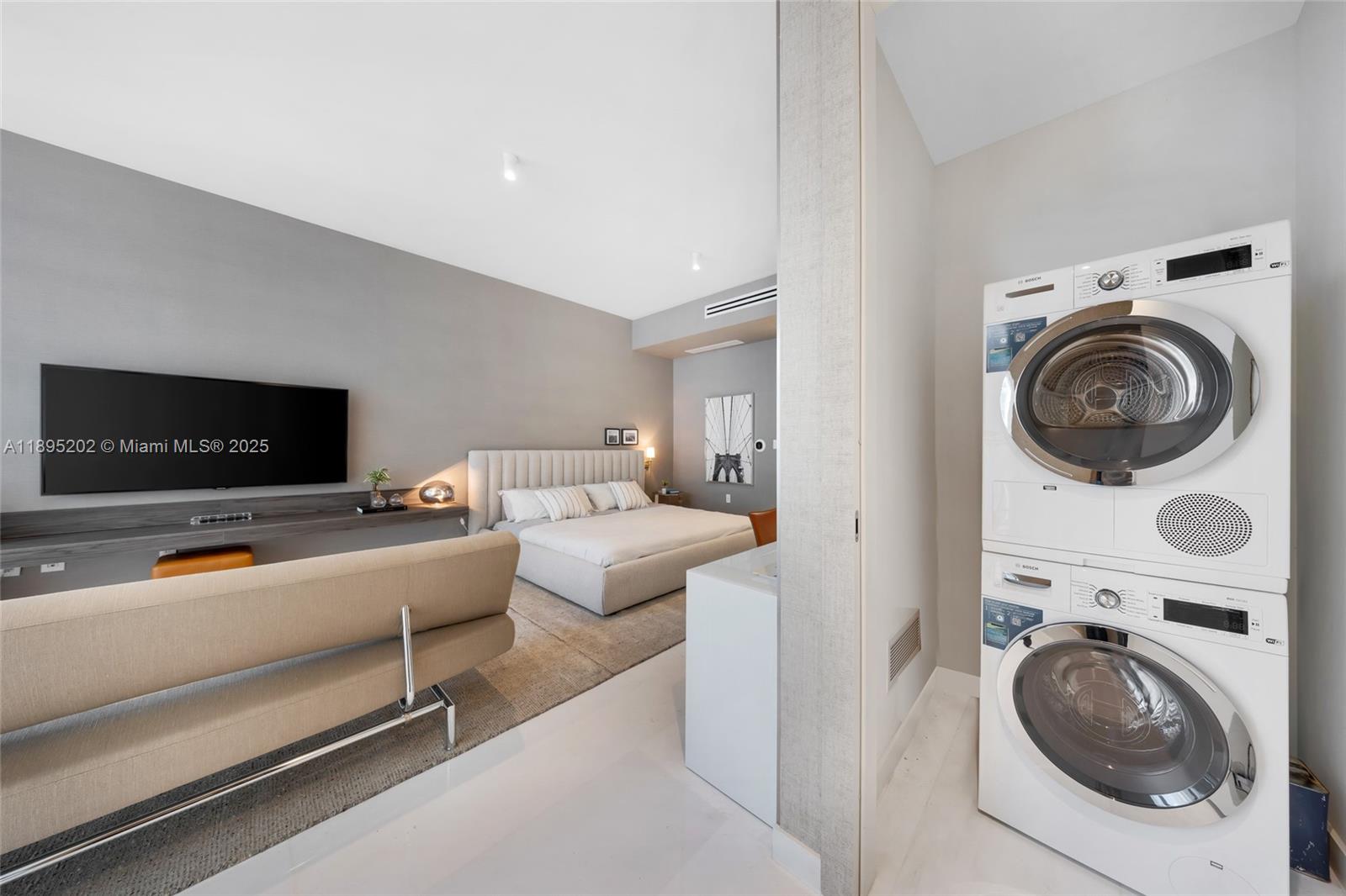 View photos, virtual tours, details... 300 Biscayne Blvd Way 805