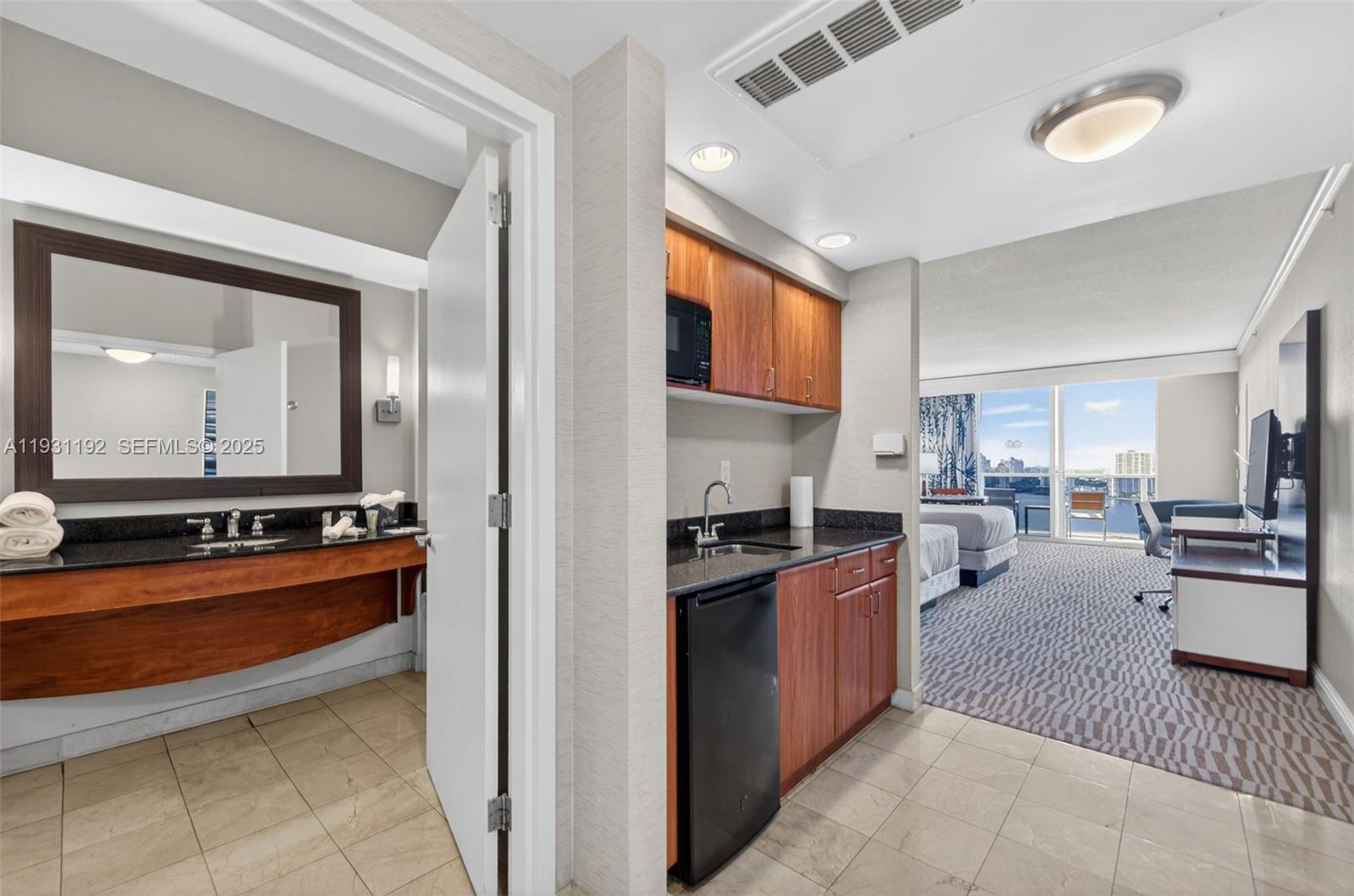 TRUMP INTERNATIONAL SONES - Residential