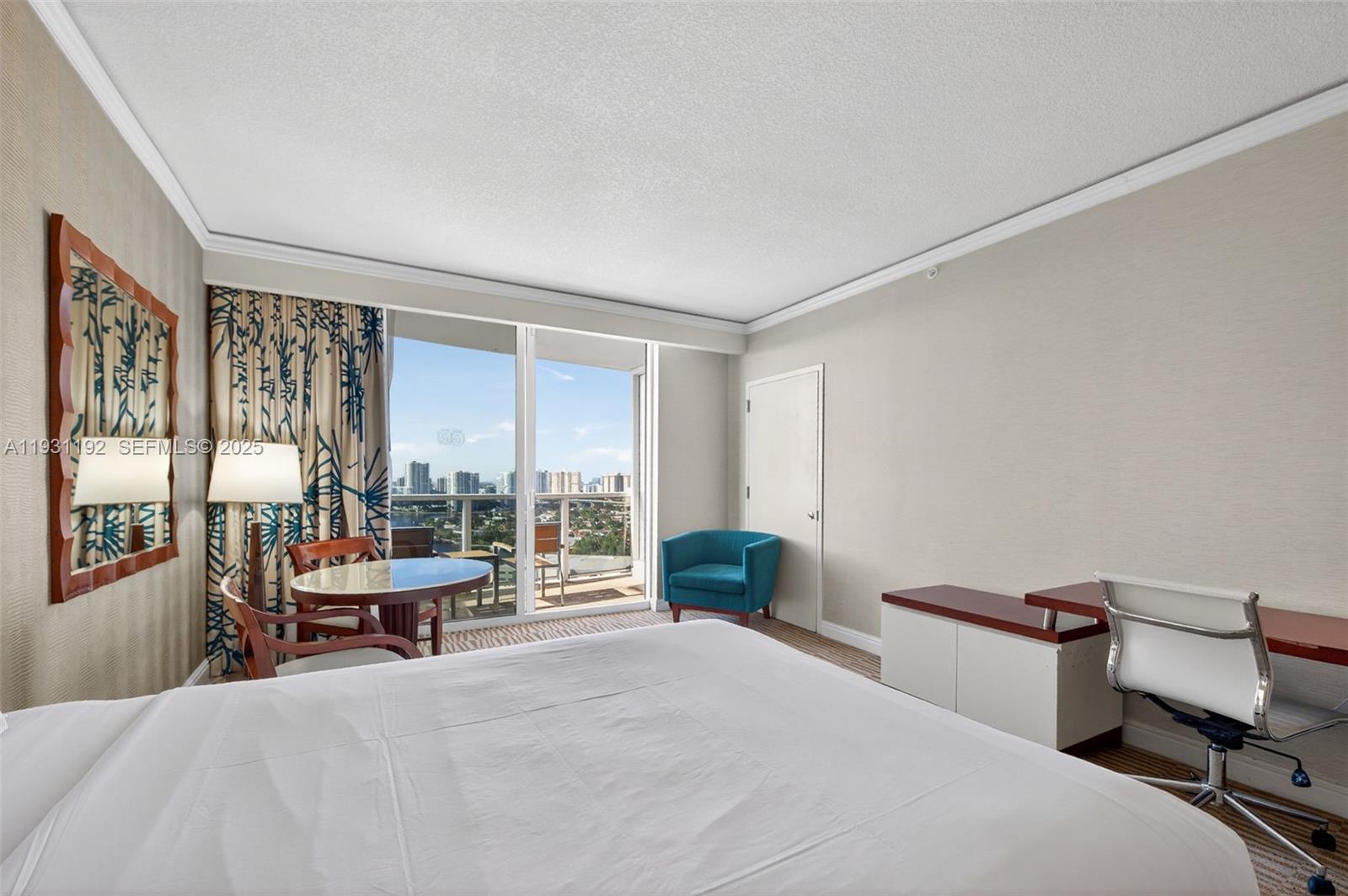 TRUMP INTERNATIONAL SONES - Residential