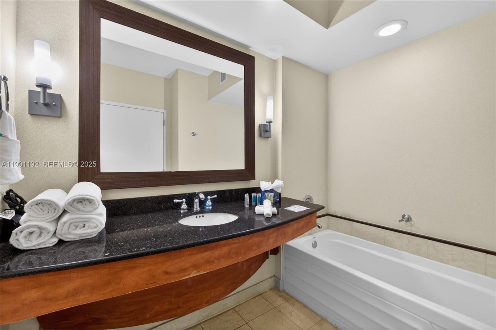 TRUMP INTERNATIONAL SONES - Residential