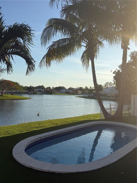 Photo of 13950 Oak Ridge Dr, Davie, FL 33325 (MLS # A12012109)