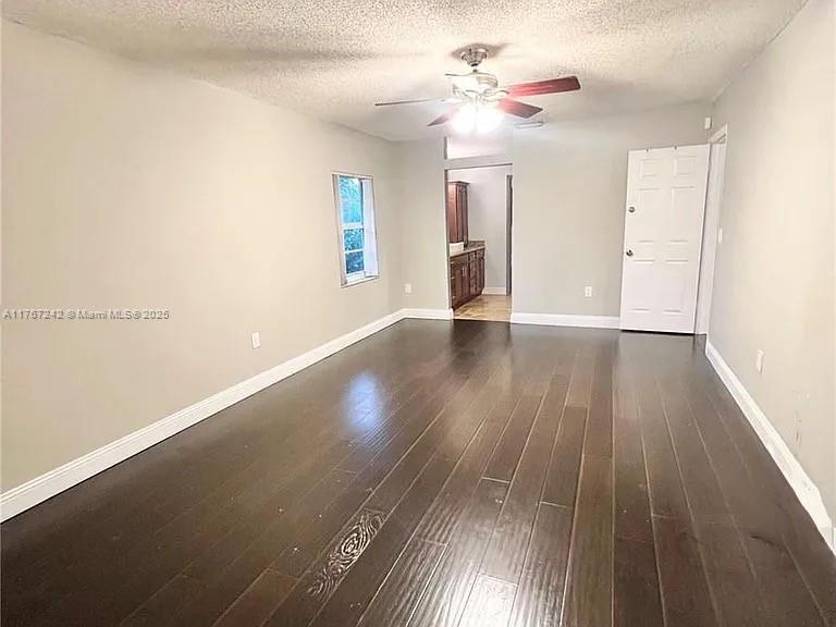 12105 NW 32nd Mnr