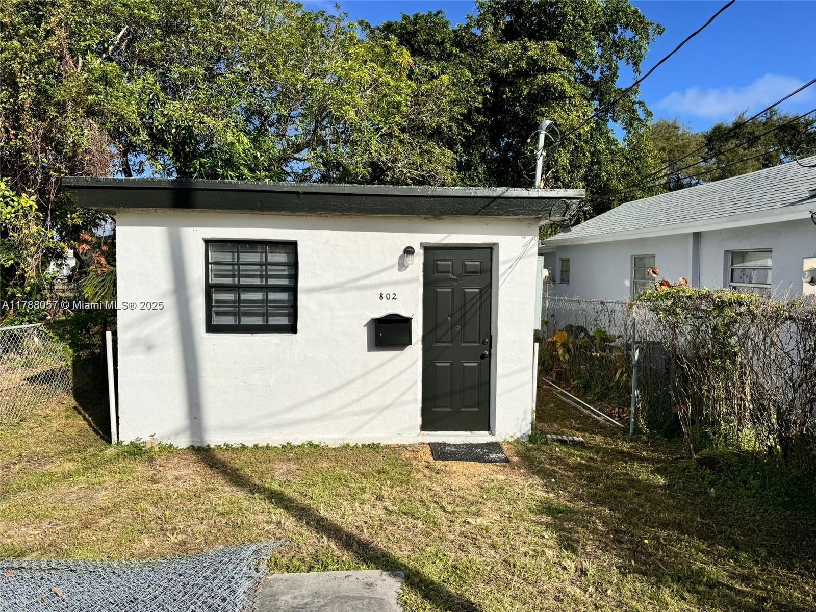 Rental Property at 802 Nw 3rd Ter, Hallandale Beach, Broward County, Florida - Bedrooms: 1 
Bathrooms: 1  - $1,800 MO.