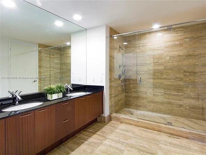 TDR TOWER II CONDO - Residential Lease