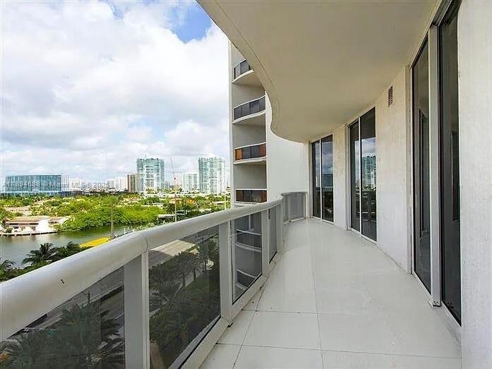 15901 Collins Ave 705