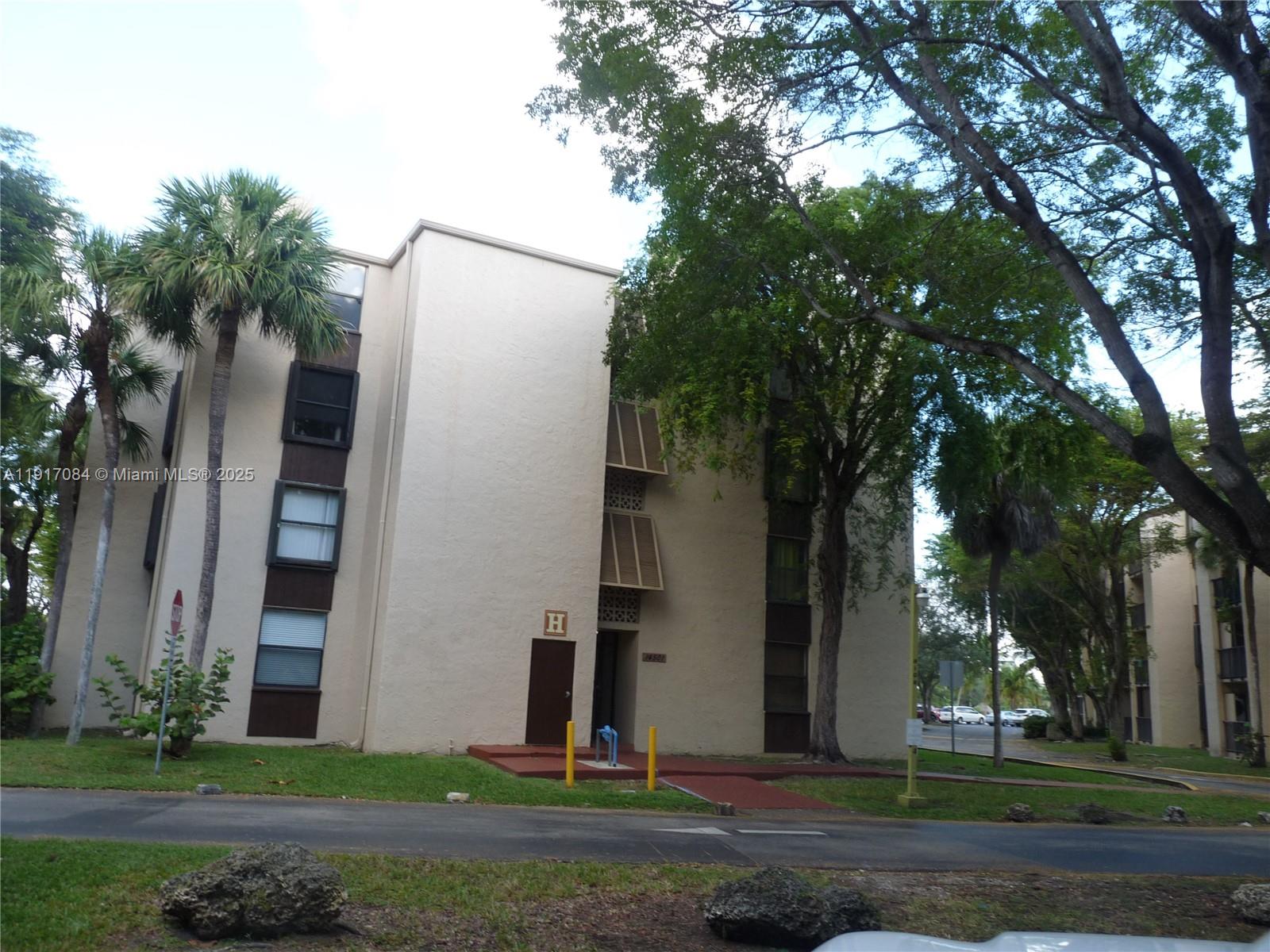 PROMENADE AT KENDALE LAKE - Residential Lease