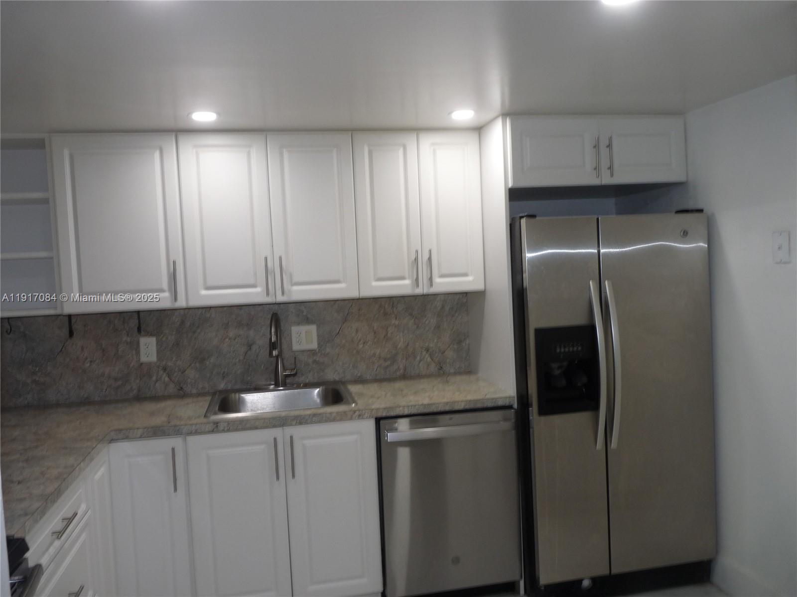 PROMENADE AT KENDALE LAKE - Residential Lease