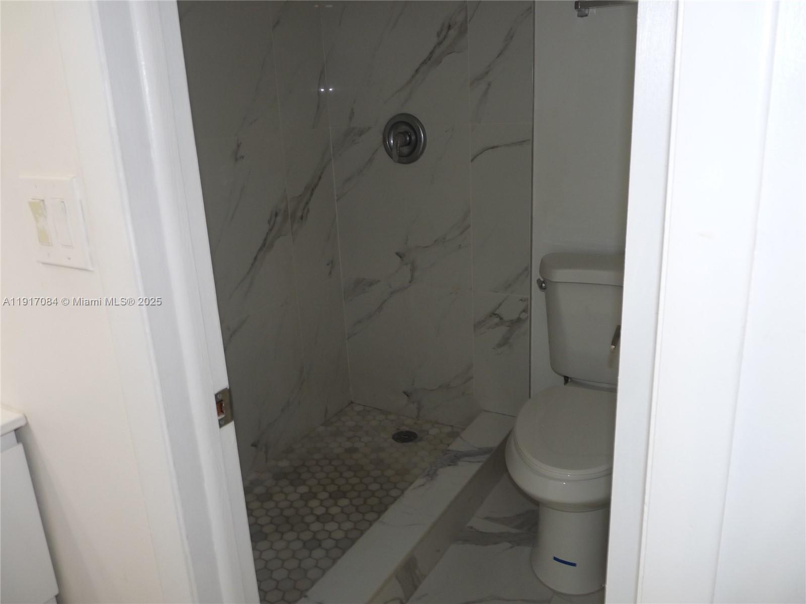 PROMENADE AT KENDALE LAKE - Residential Lease