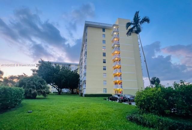 Photo of 4400 Hillcrest Dr #608A, Hollywood, FL 33021 (MLS # A11434232)