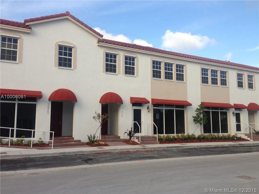 BEAUTIFUL TOWNHOUSE IN SOUTH WEST TO LIVE WITH FAMILY, COMPLETELY NEW AND REMODELED (WOOD FLOOR, GRANITE TOP AND BLINDS). THIS HOUSE HAS A COMMERCIAL SPACE THAT IS NOT INCLUDED IN RENT.
 HURRY IT WON’T LAST!!!