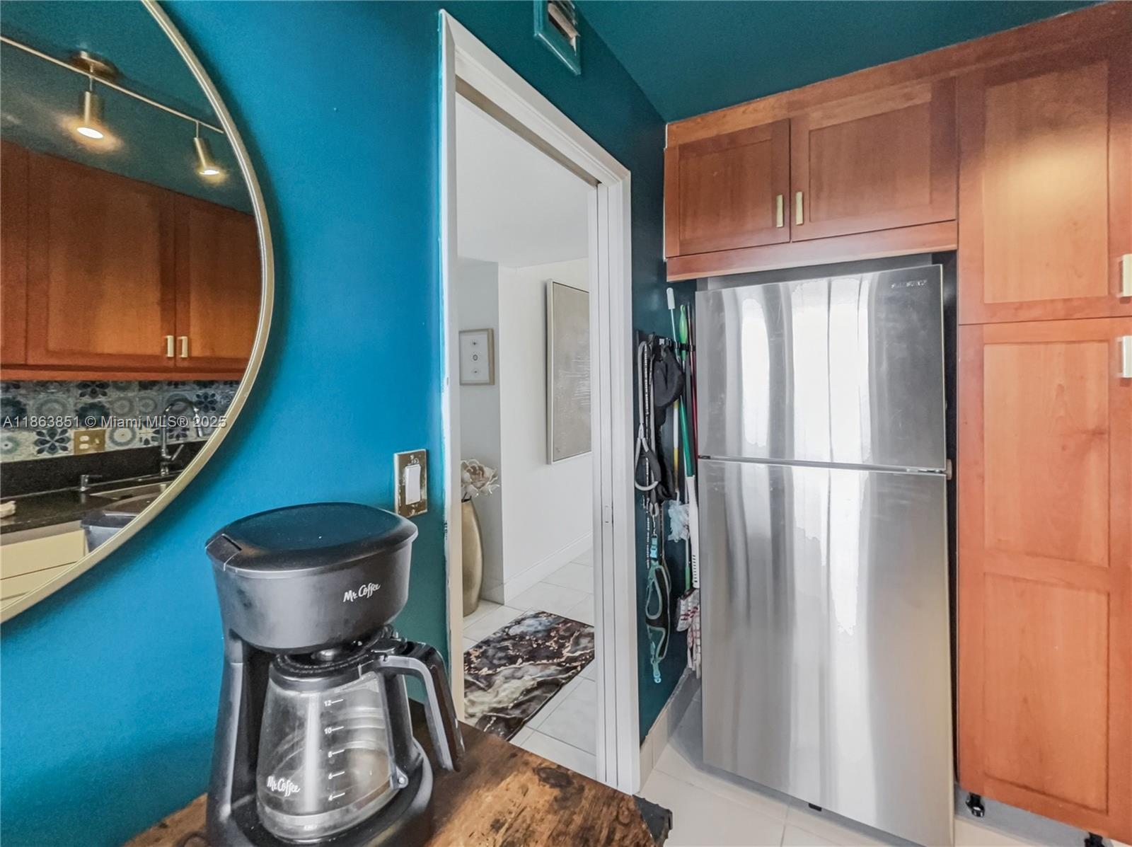 NO 21 PALM-AIRE COUNTRY C - Residential Lease