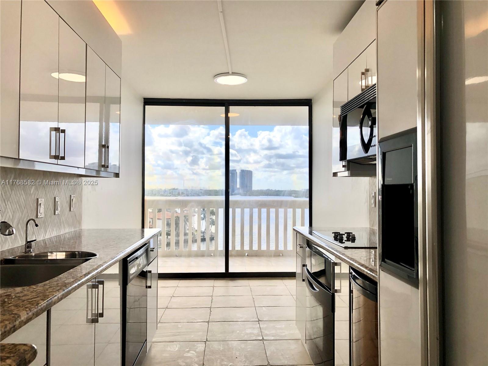 1000 ISL BLVD WILLIAMS IS - Residential
