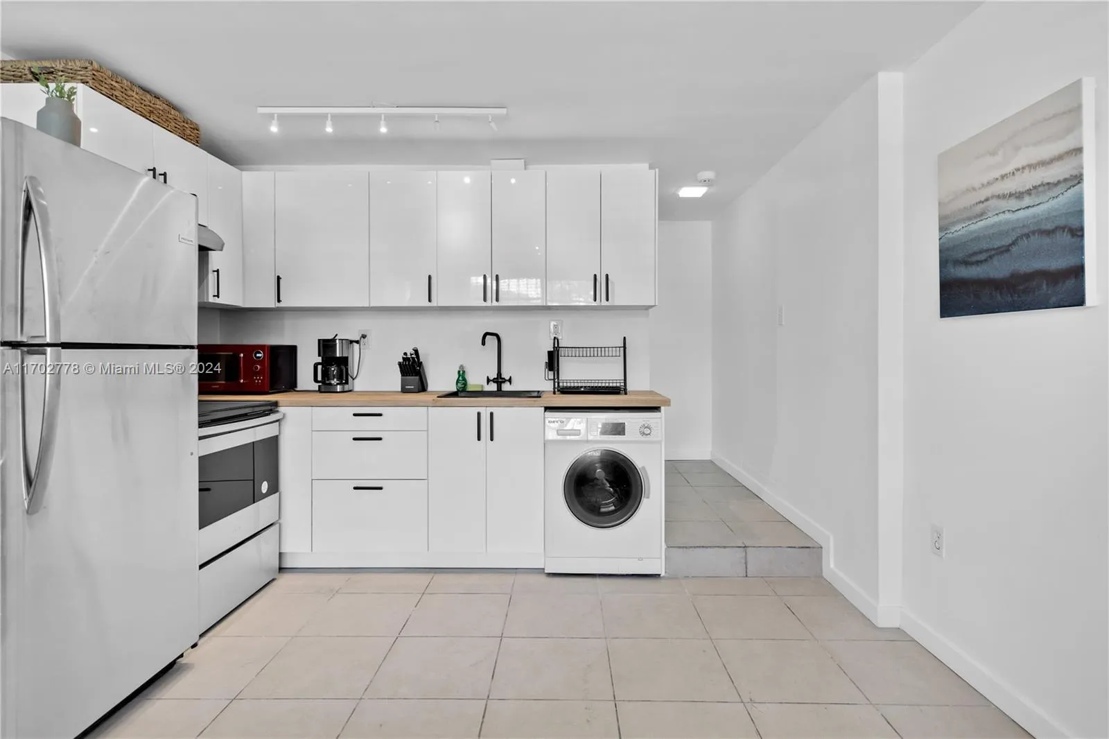 Miami, Florida 33145, United States, 2 Bedrooms Bedrooms, ,1 BathroomBathrooms,Residential,Active,29109