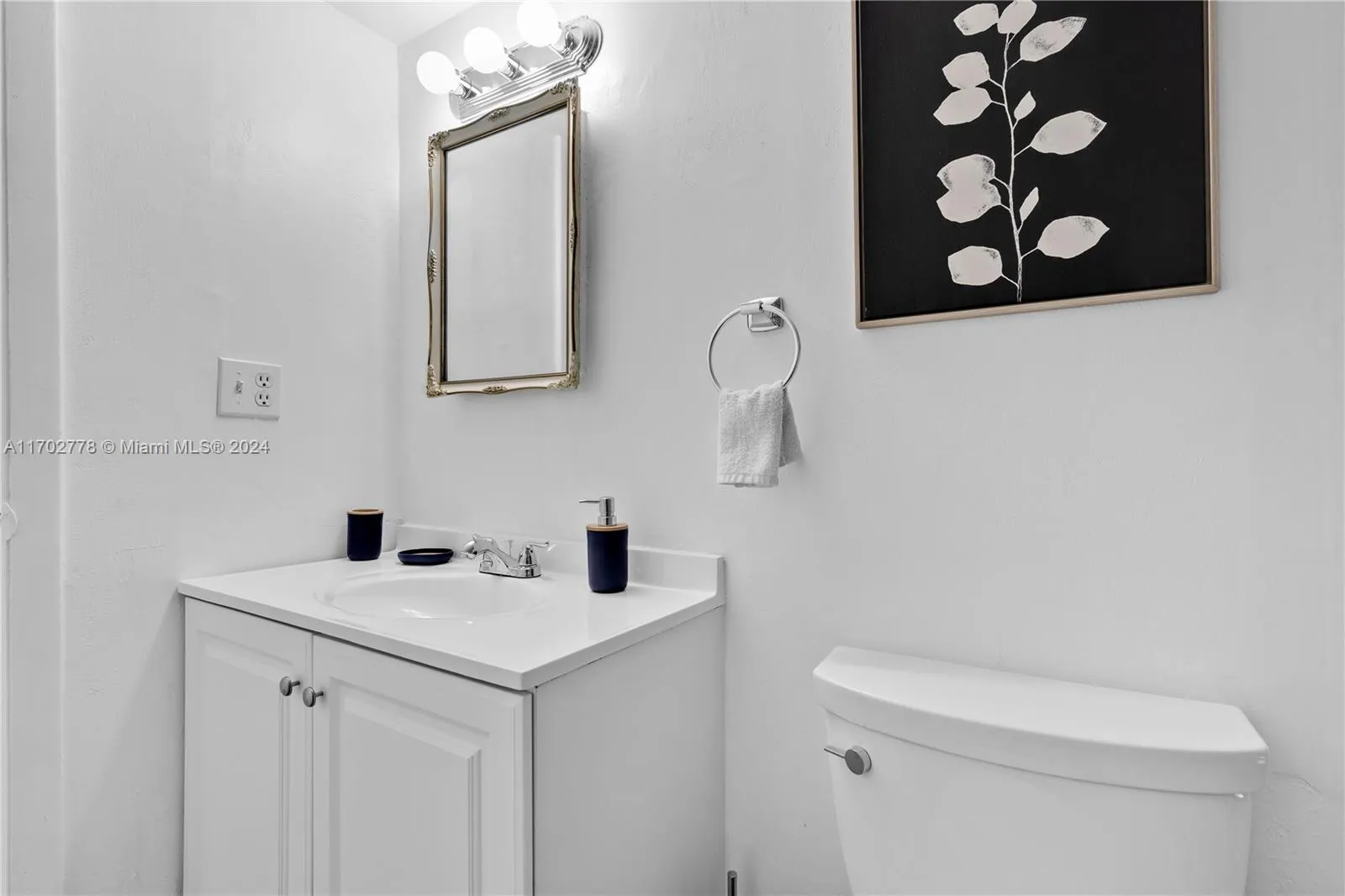 Miami, Florida 33145, United States, 2 Bedrooms Bedrooms, ,1 BathroomBathrooms,Residential,Active,29109