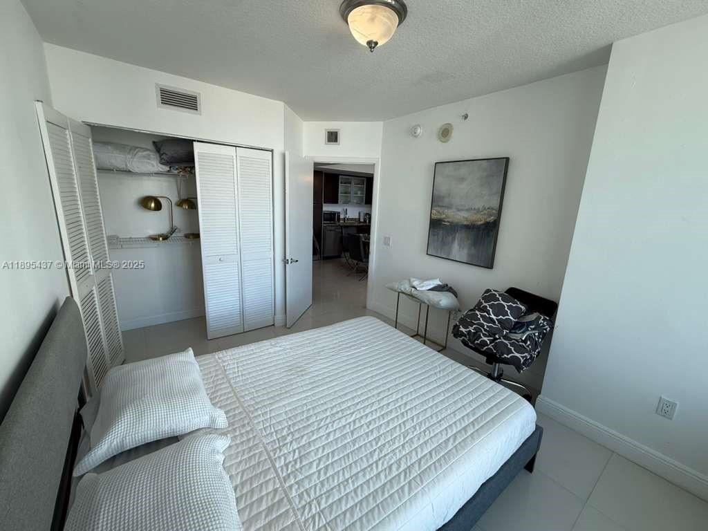 BRICKELL ON THE RIVER S T - Residential Lease