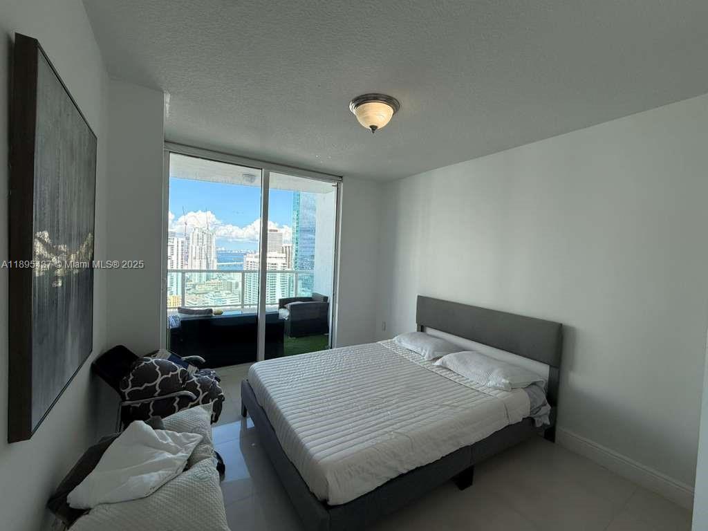 BRICKELL ON THE RIVER S T - Residential Lease