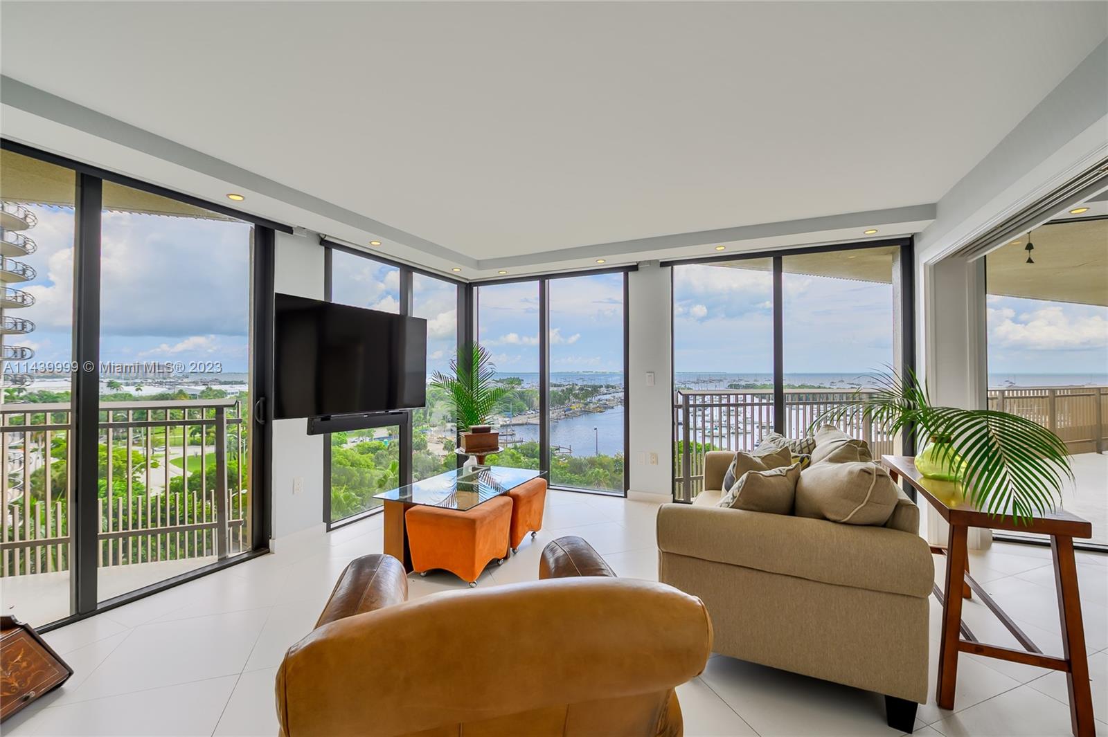 YACHT HARBOUR - Residential