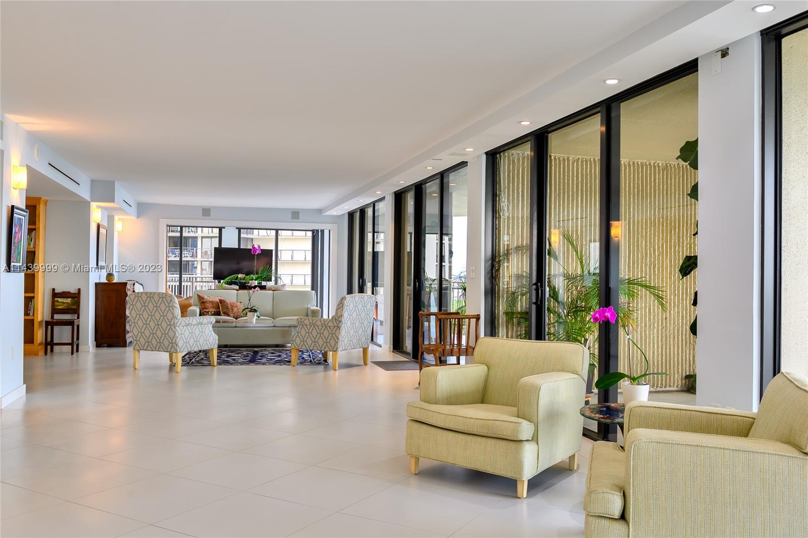 YACHT HARBOUR - Residential