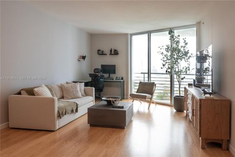 325 S Biscayne Blvd 2724 Miami FL 33131