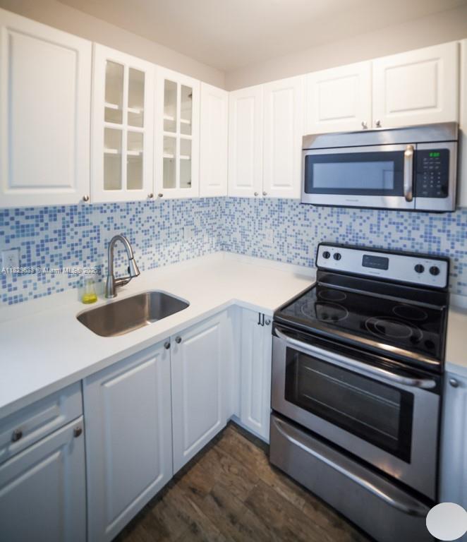 Move in with only $1000 Security Deposit. (Available to NEW Applicants with clean background/Good Credit/Solid Job). Rent includes FPL, Water and Pest Control. Laundry Facilities on site.
This Beautiful Studio is located in Buena Vista. Fully remodeled, SS appliances, Quartz countertops. Impact windows. Close to Upper Buena Vista Shops, NE 2nd Ave Restaurants and Cafes as well as Miami's Design District. Minutes from Wynwood, Downtown, & MIA.