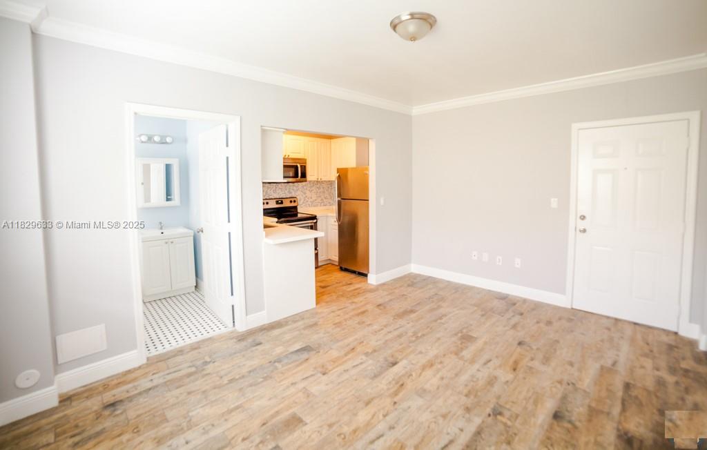 53 NE 49th St 6