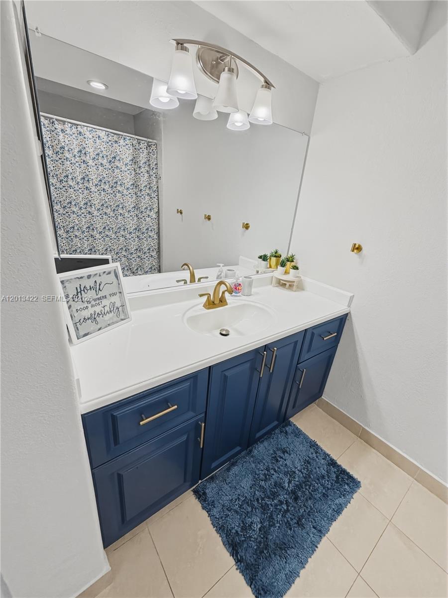 LAURELS AT MARGATE CONDO - Residential