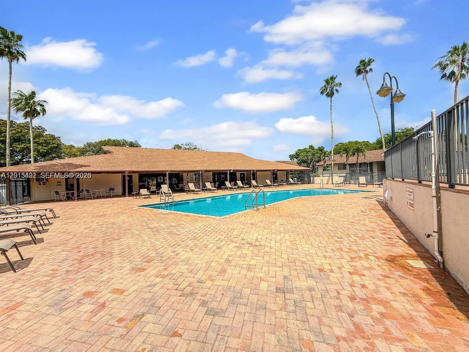 LAURELS AT MARGATE CONDO - Residential