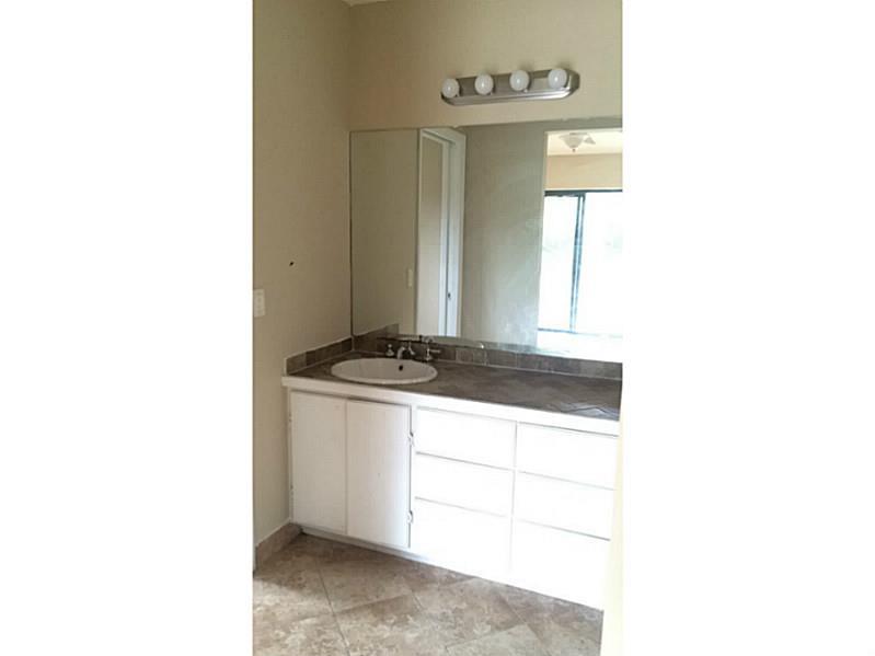 CORAL SPRINGS LAKES 68-12 - Residential