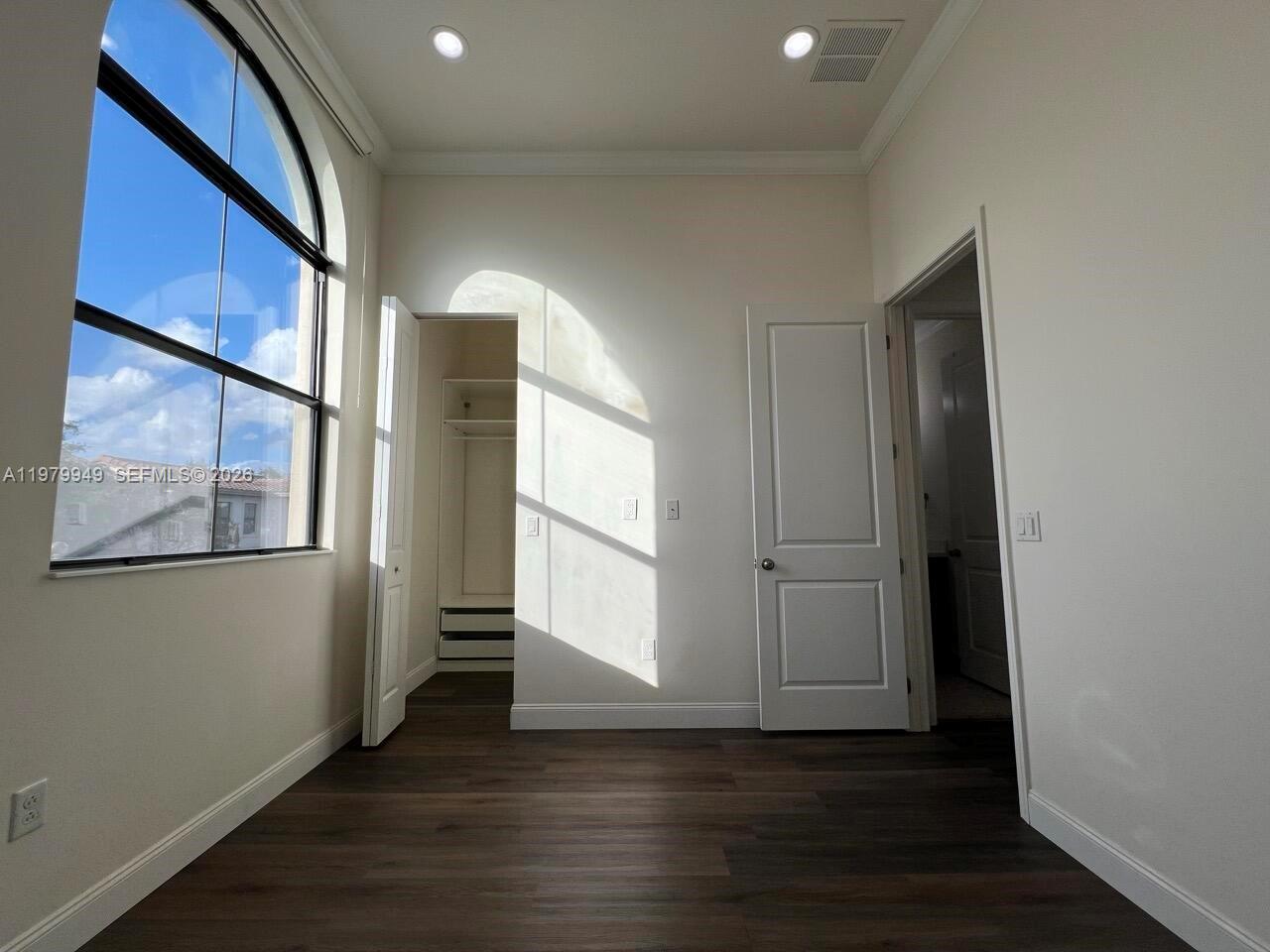 OAKLAND SAWGRASS EXPRESSW - Residential