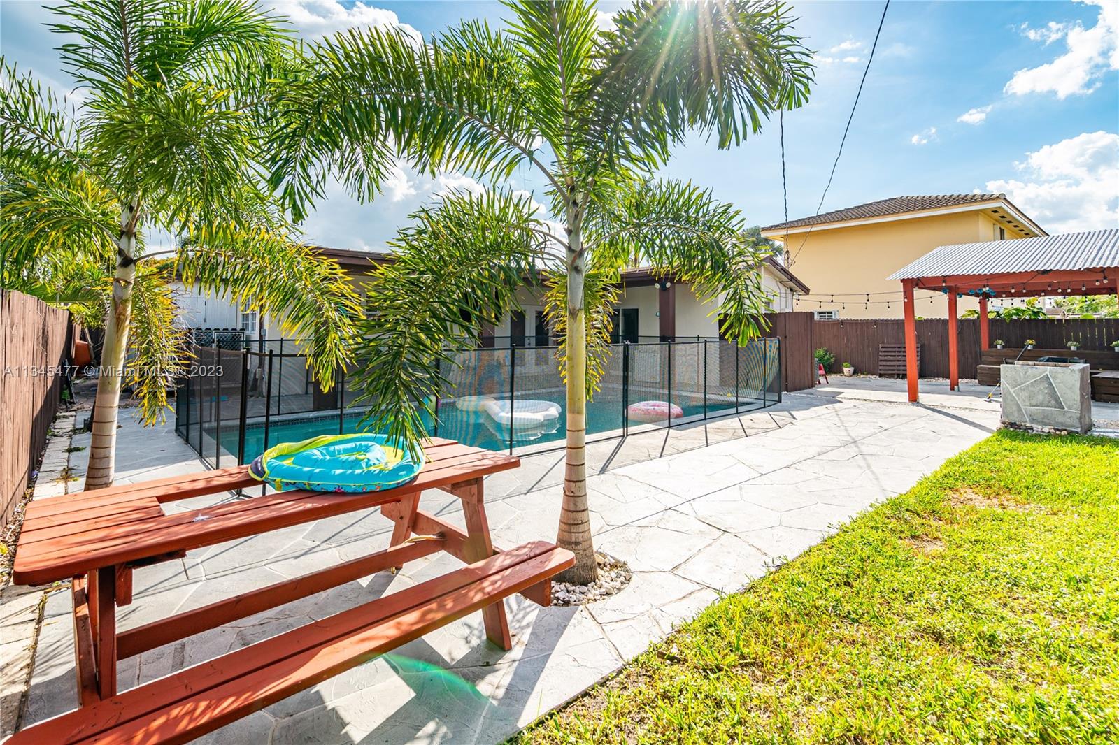 DRIFTWOOD PLAZA - Residential