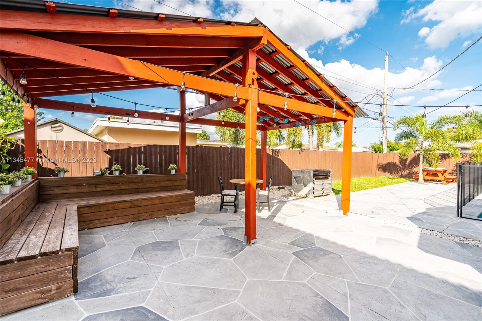 DRIFTWOOD PLAZA - Residential