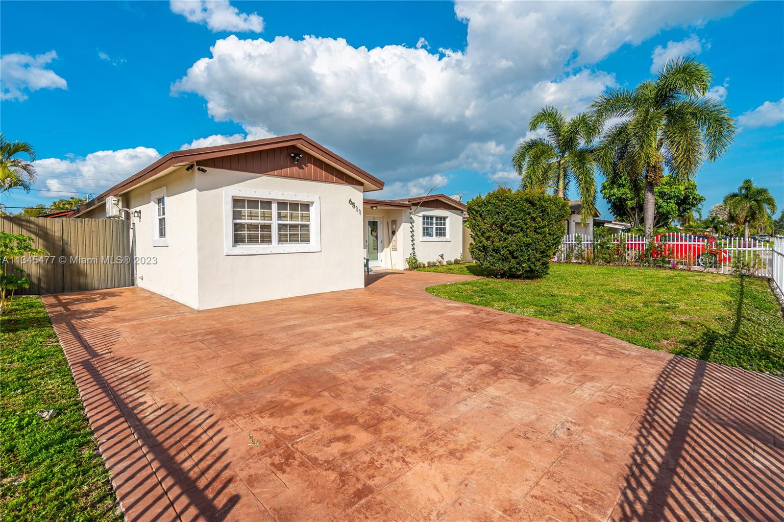 DRIFTWOOD PLAZA - Residential