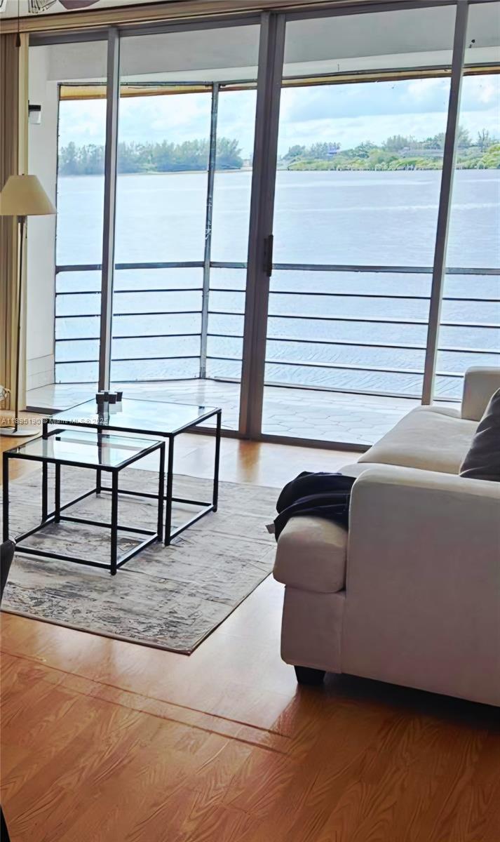 SIXTH FORUM CONDOMINIUM - Residential Lease