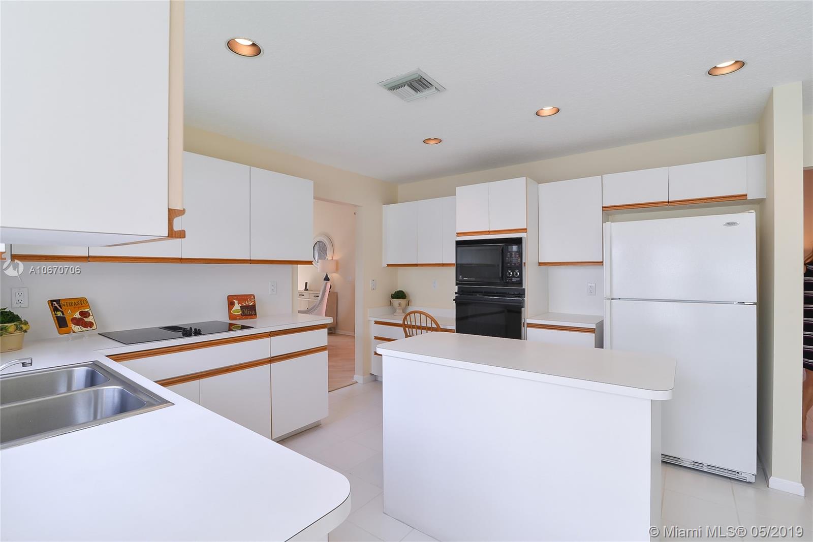 EMBASSY LAKES ESTATES - Residential