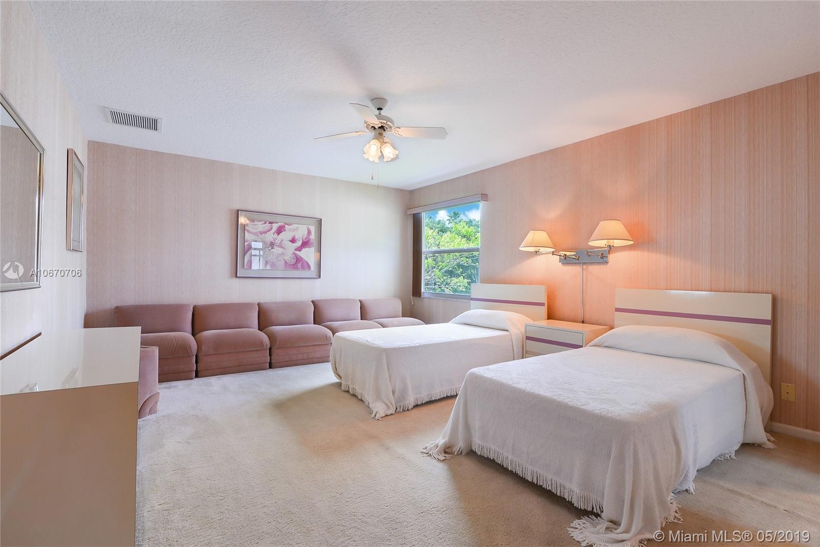 EMBASSY LAKES ESTATES - Residential