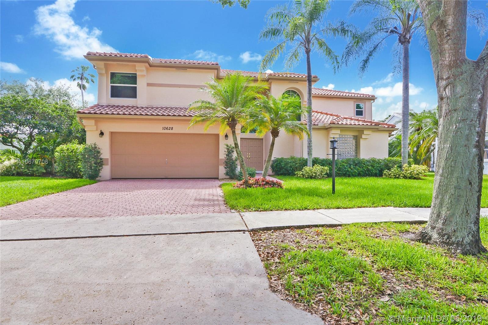 EMBASSY LAKES ESTATES - Residential