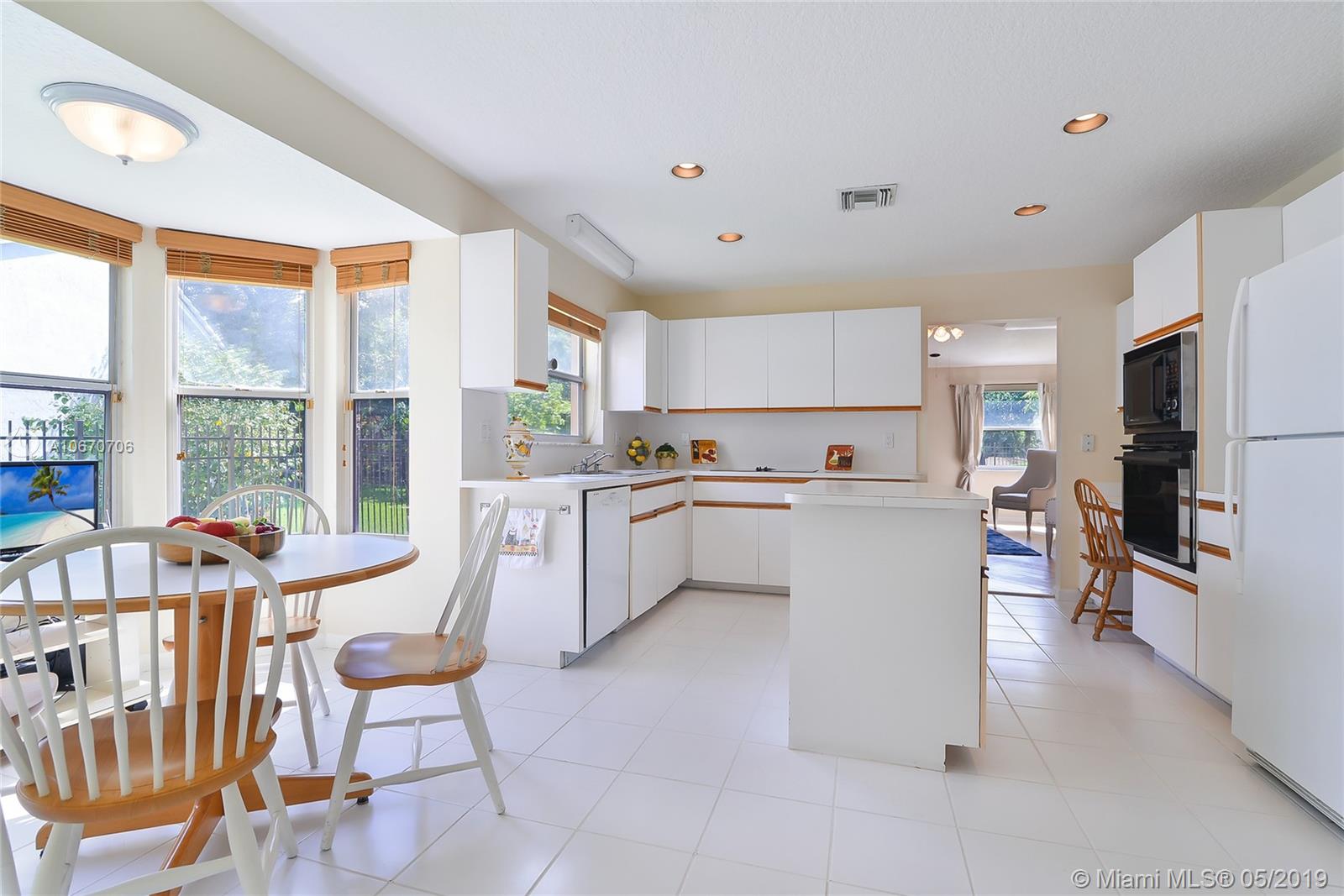 EMBASSY LAKES ESTATES - Residential