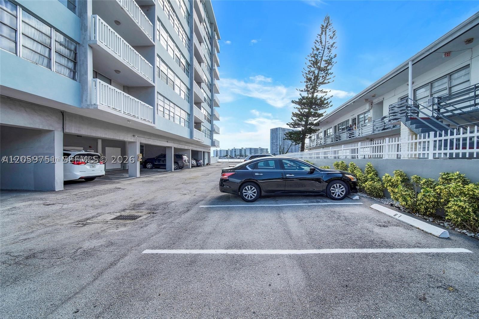 2016 Bay Dr 304