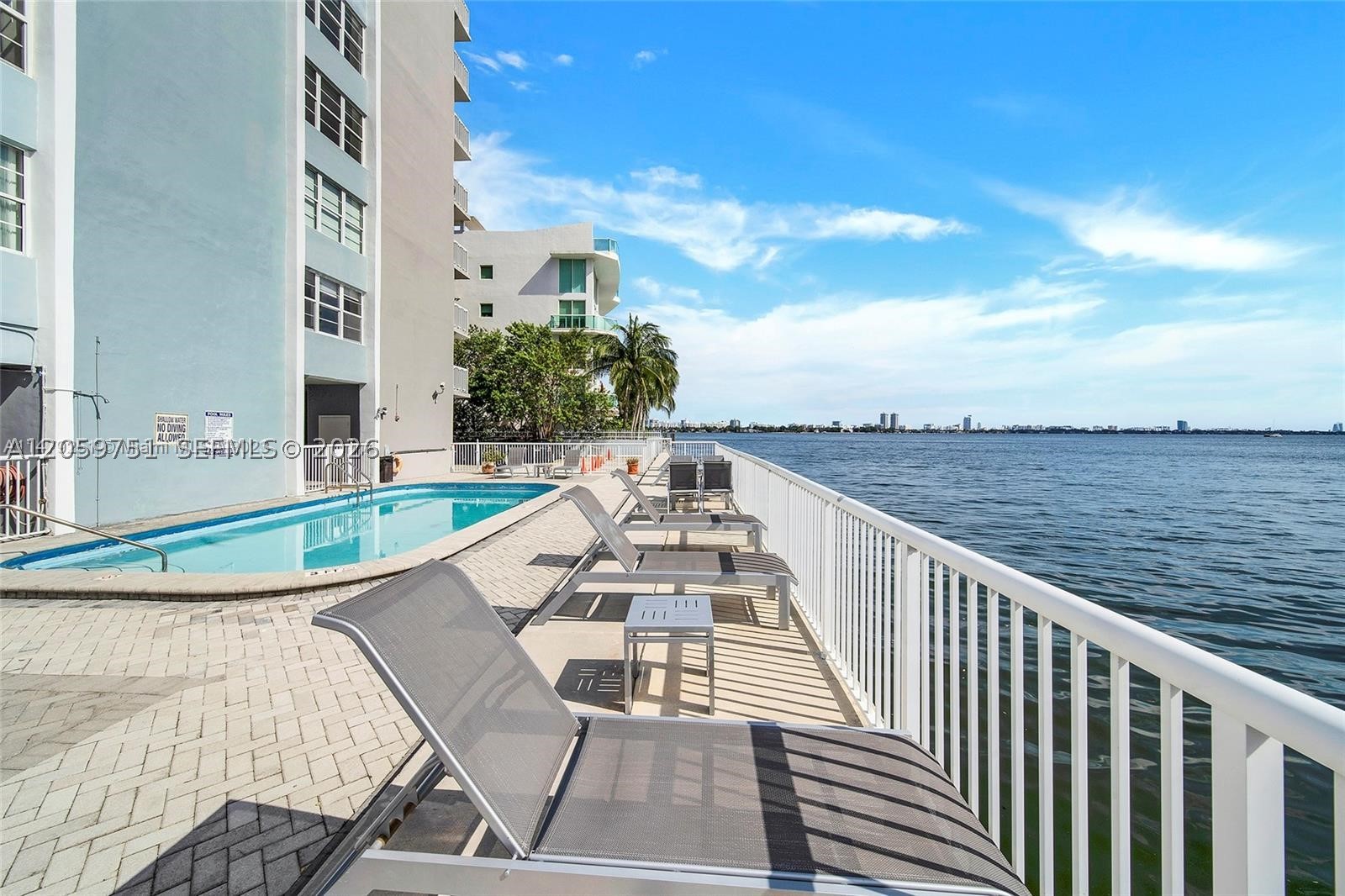 2016 Bay Dr 304