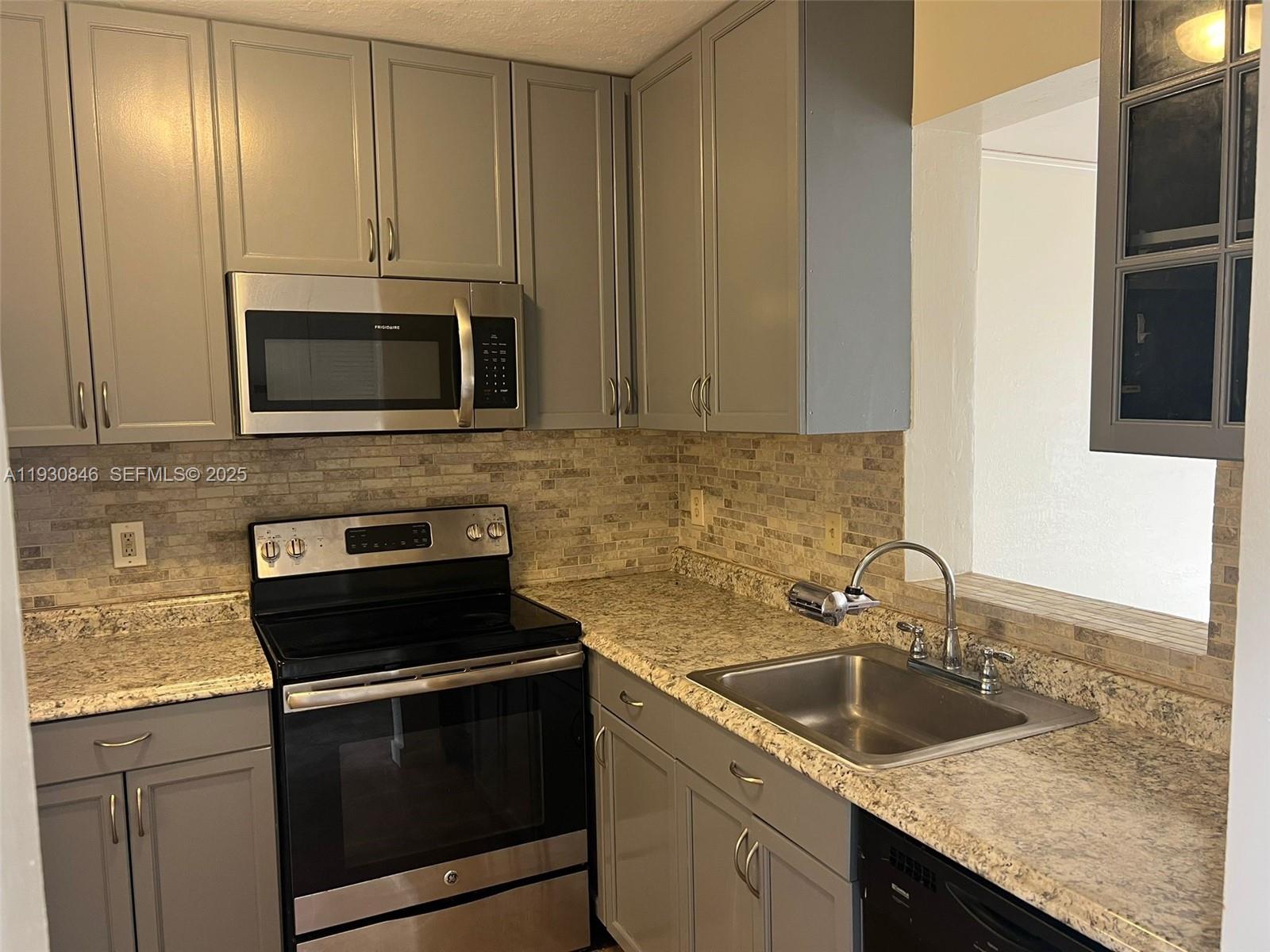 LAKESHORE AT UNIVERSITY P - Residential Lease