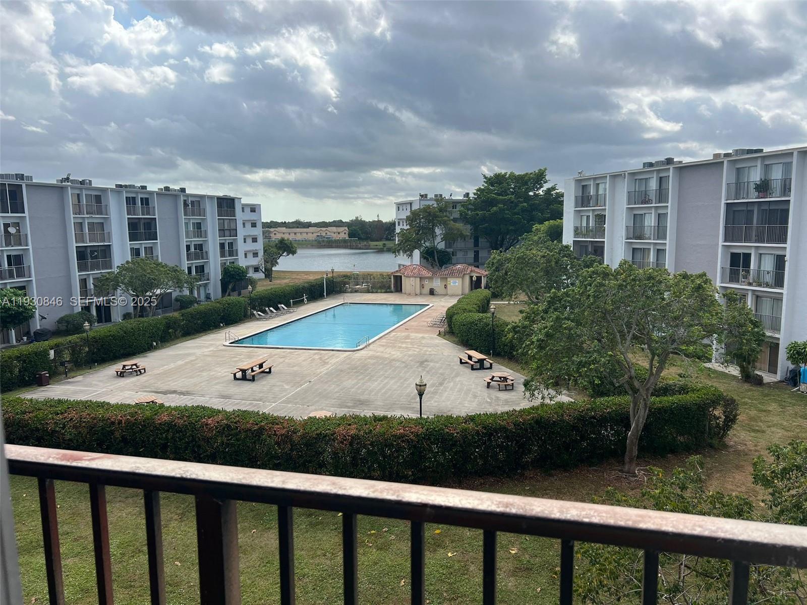 LAKESHORE AT UNIVERSITY P - Residential Lease