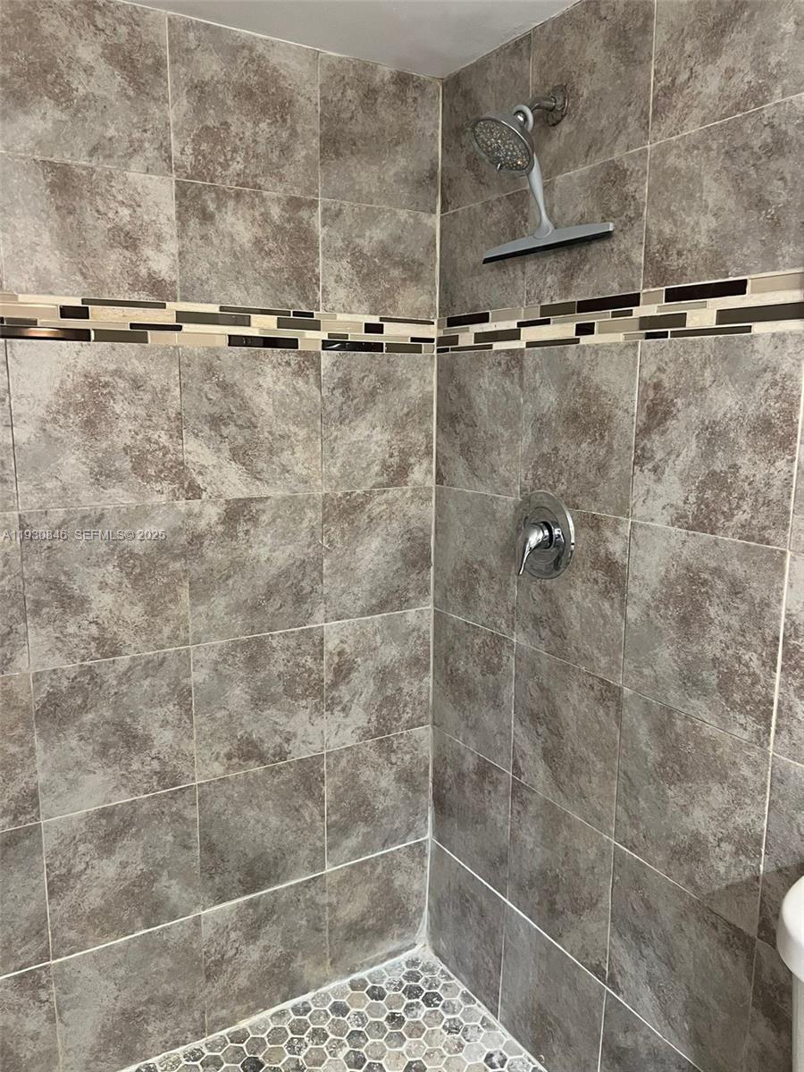 LAKESHORE AT UNIVERSITY P - Residential Lease