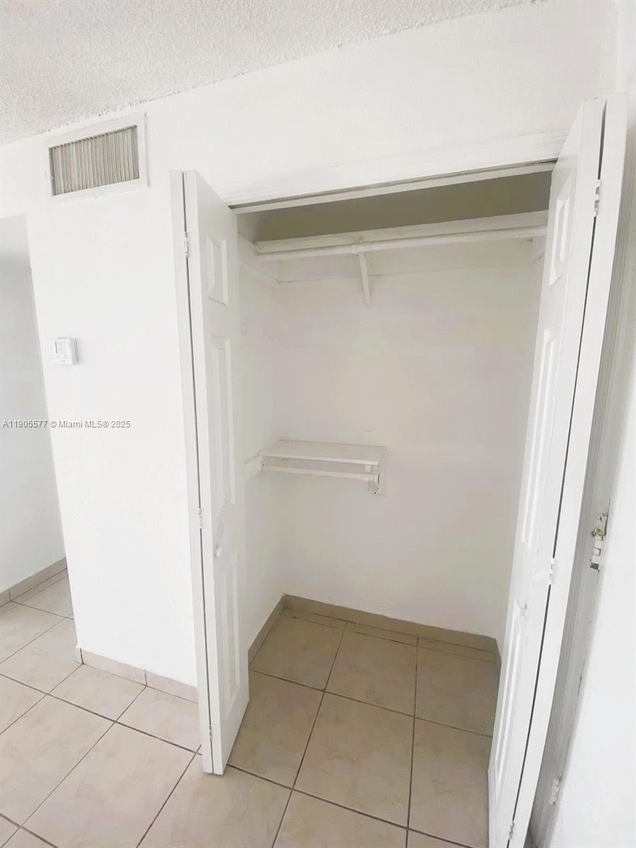 LAS ESTRELLAS CONDO - Residential Lease