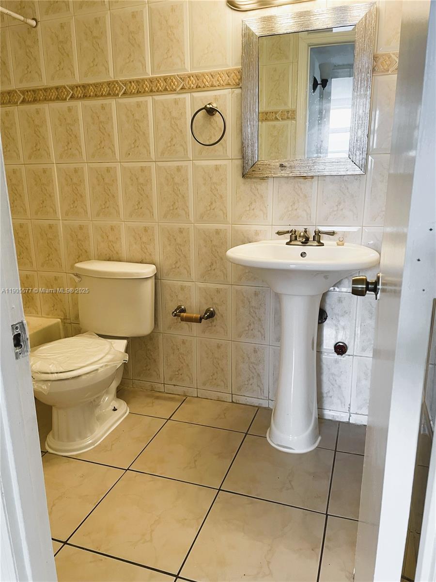 LAS ESTRELLAS CONDO - Residential Lease