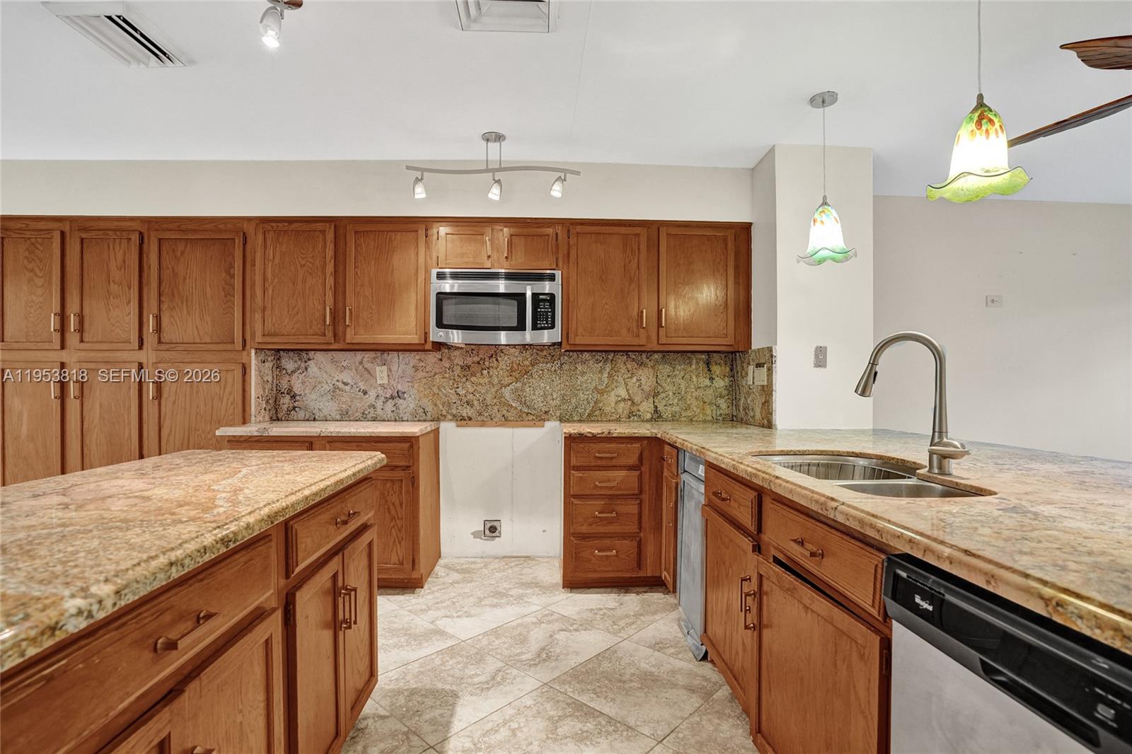 BAYTOWNE OF JONATHANS LAN - Residential