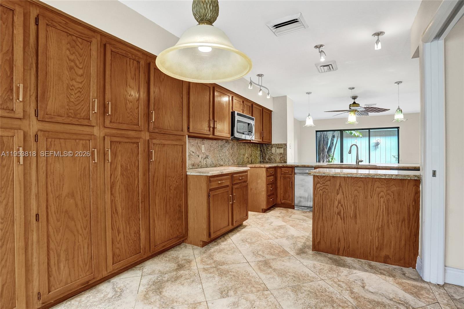 BAYTOWNE OF JONATHANS LAN - Residential