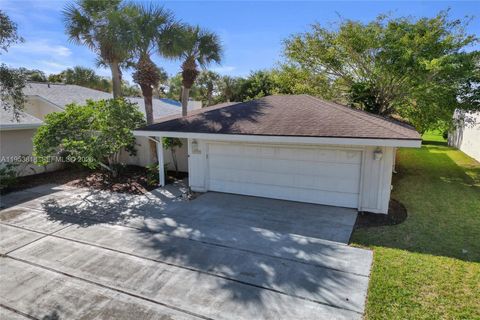 Photo of 17115 Bay St, Jupiter, FL 33477 (MLS # A11953818)