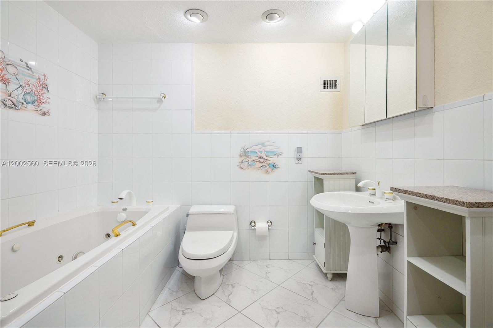 ALEXANDER TOWERS - Residential Lease