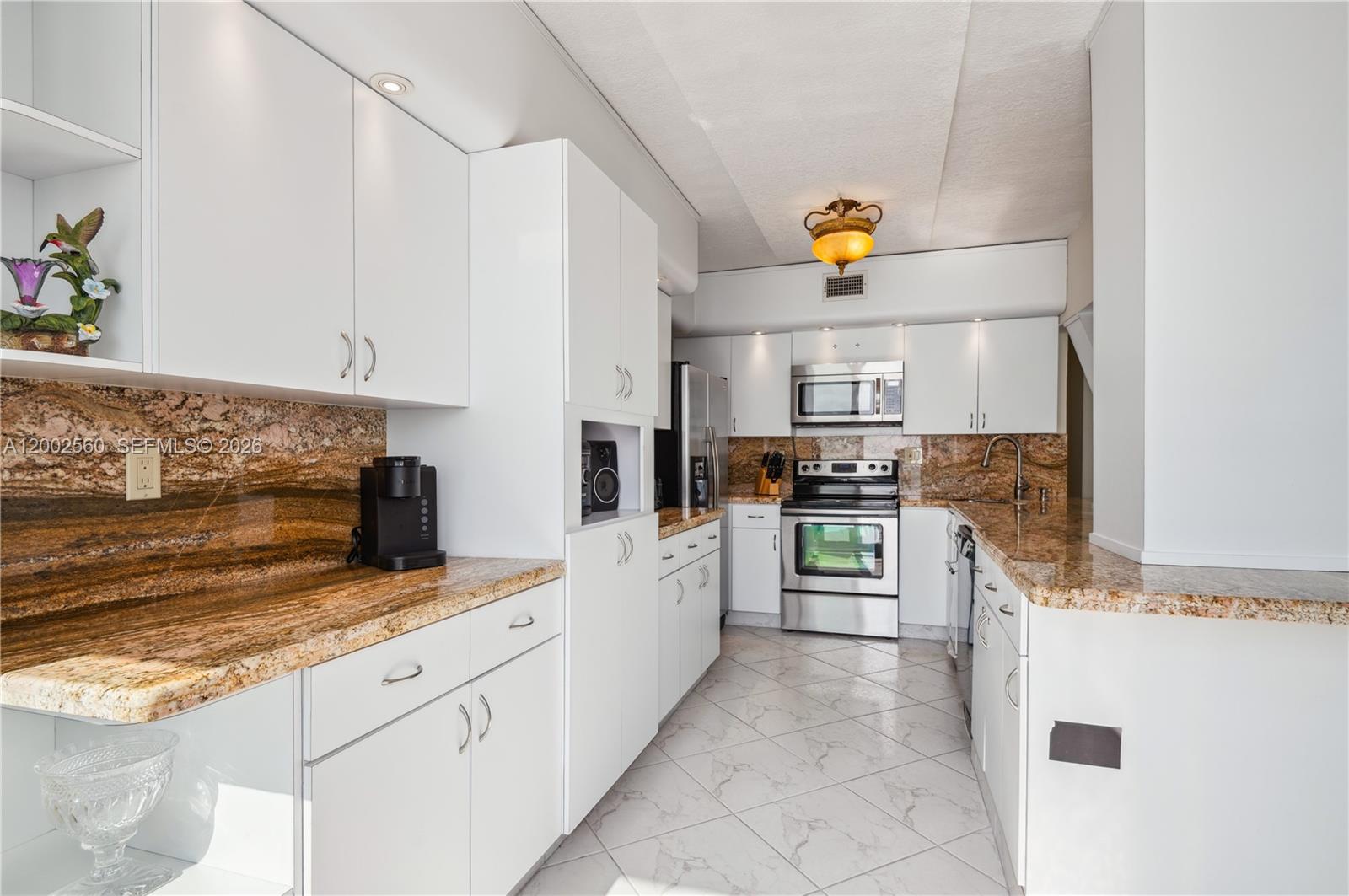 ALEXANDER TOWERS - Residential Lease