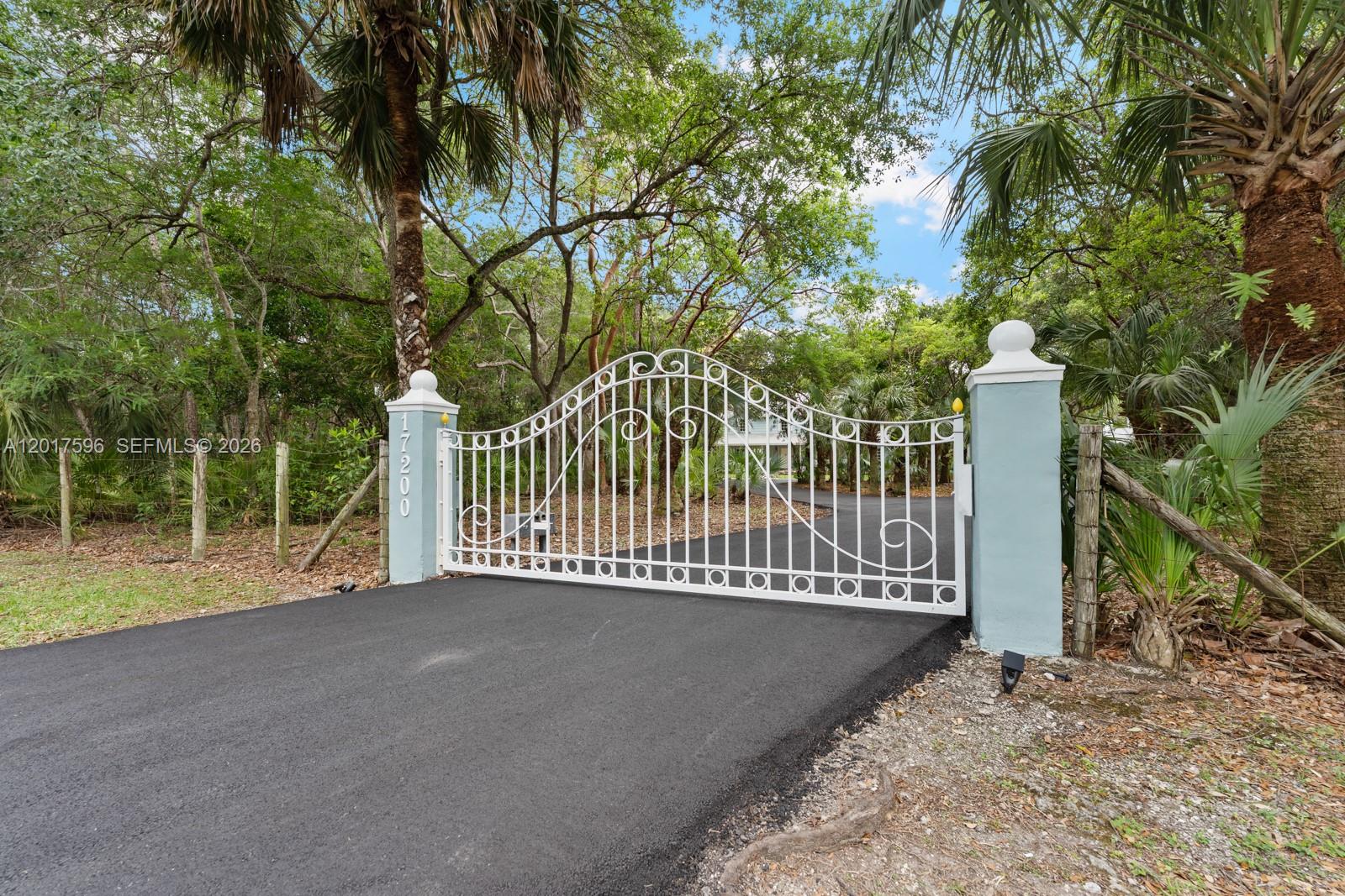 REDLANDS - Residential